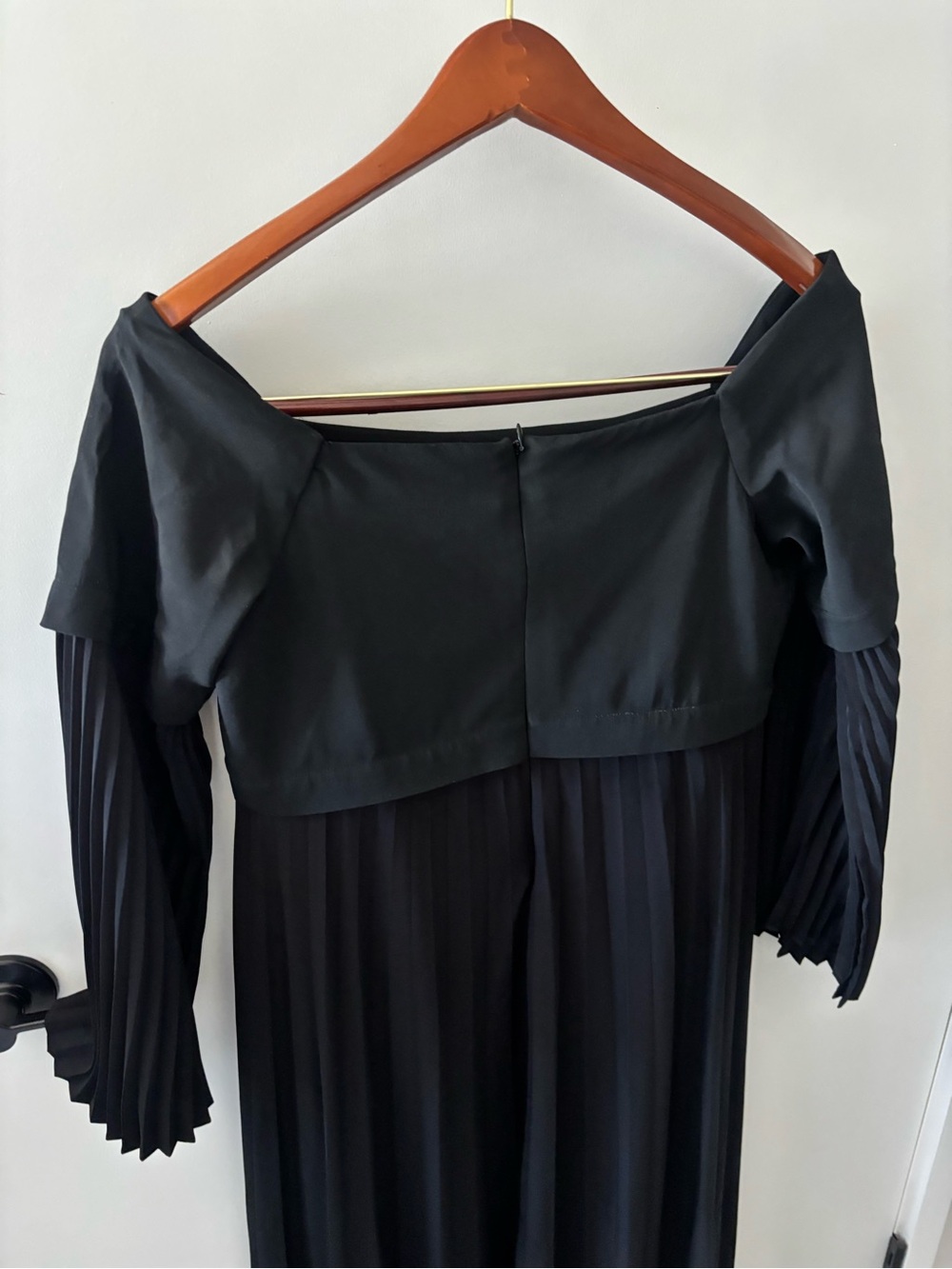 ALC Serena Off-the-Shoulder Pleated Midi Dress | Black | Size 14 - Picture 10 of 14
